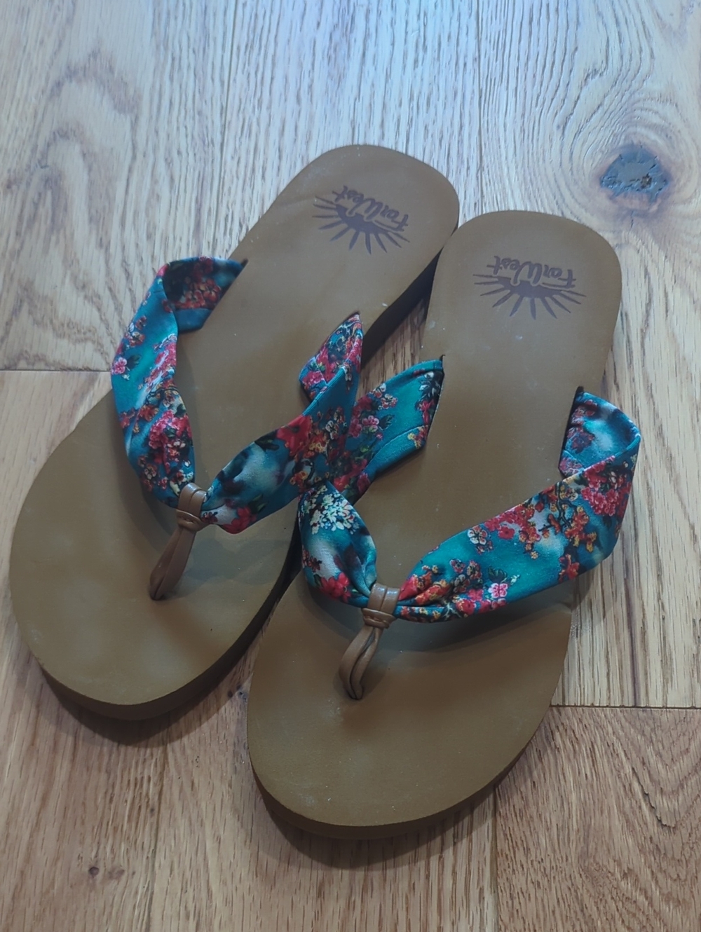 Farwest. Tropical Strap Thong Sandals. Size 8.